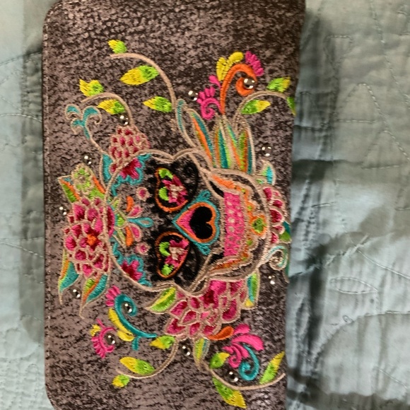 Embroidered Skull Gray Wallet. Wallet only - Picture 3 of 4